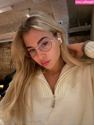 mia_tesh [ mia-tesh ] - What do you think Mercedes craving right now
