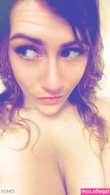 chellebell420 - Down for a victory fuck? 🖤💛