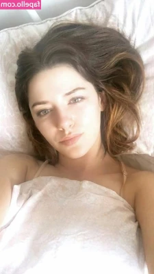 Melanie Murphy [ melanie-murphy ] - How much I miss green colors and feeling of warm wind on my skin❤️