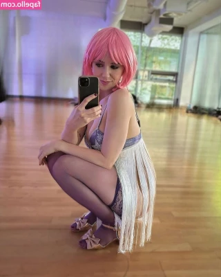 Melanie Murphy [ melanie-murphy ] - These curves are crazy!