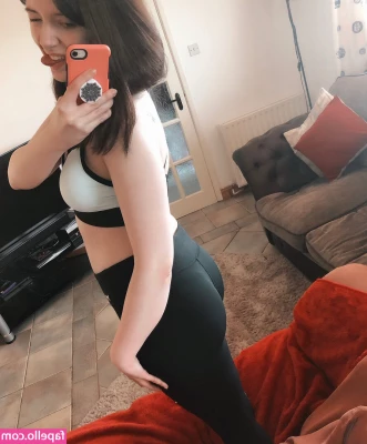 Melanie Murphy [ melanie-murphy ] - Making content alone boring I need a single like me to make some  