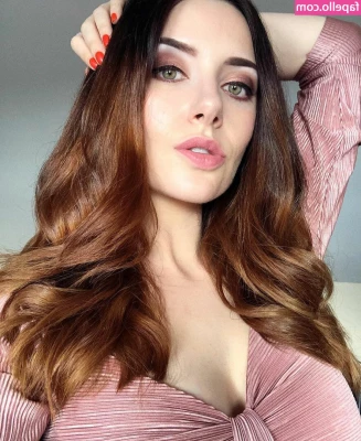 Melanie Murphy [ melanie-murphy ] - Check dm soon there is 2 sexy Bj videos hehe one of them are with