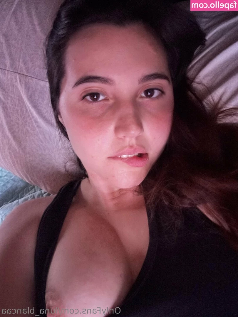 luna_blancaa [ luna-blancaa ] - give my ass some attention