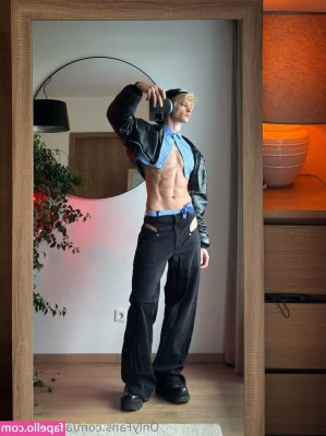 andrii_shine [ andrii-shine ] - Milf Monday!! Wishing you a beautiful week!! xoxo💜💜