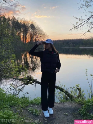 ren_18y.o [ ren-18y-o ] - Feeling frisky this hump day  Tip if you like my top  or hell bottom