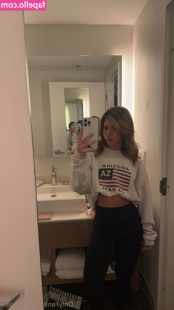 lizalouu - Shower Time
