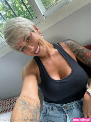 veronique1 - i got horny and want some dick to suck  but i didnt have any  xx