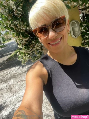 veronique1 - First word that comes to mind?
