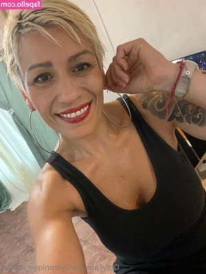 veronique1 - Let's get druunk and do naughty things together 😈