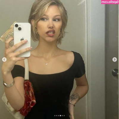 Grace VanderWaal [ grace-vanderwaal ] - What am I looking at? Make me laugh in the comments for a free nude!