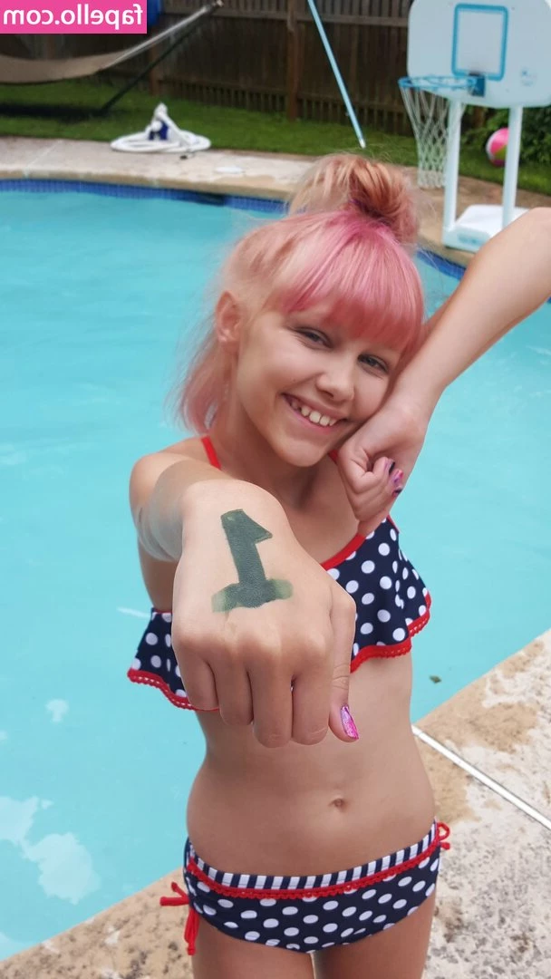 Grace VanderWaal [ grace-vanderwaal ] - Hot video