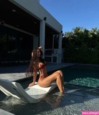 Florence Mueller [ florence-mueller ] - Tush Tuesday anyone