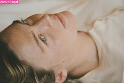 Maggie Rogers [ maggie-rogers ] - Dear Santa, I can explain…😇