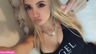 BestBlondiiecb - Over 10 minutes of flexing & belly play