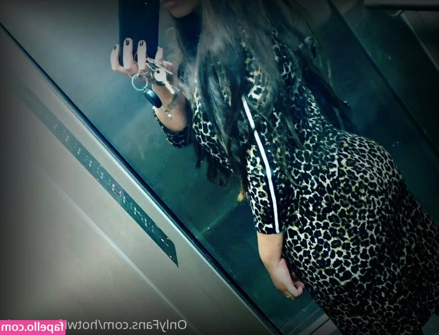 hotwife_sannah [ hotwife-sannah ] - Pink or Green?😜
