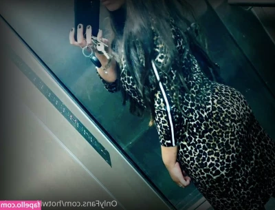 hotwife_sannah [ hotwife-sannah ] - Pink or Green?😜