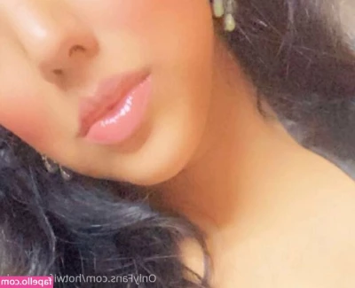 hotwife_sannah [ hotwife-sannah ] - Hello, gentlemen! How are you doing today?  Can I make your Sunday a