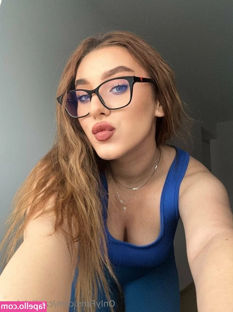 cassiejules99 - Let me wake him up