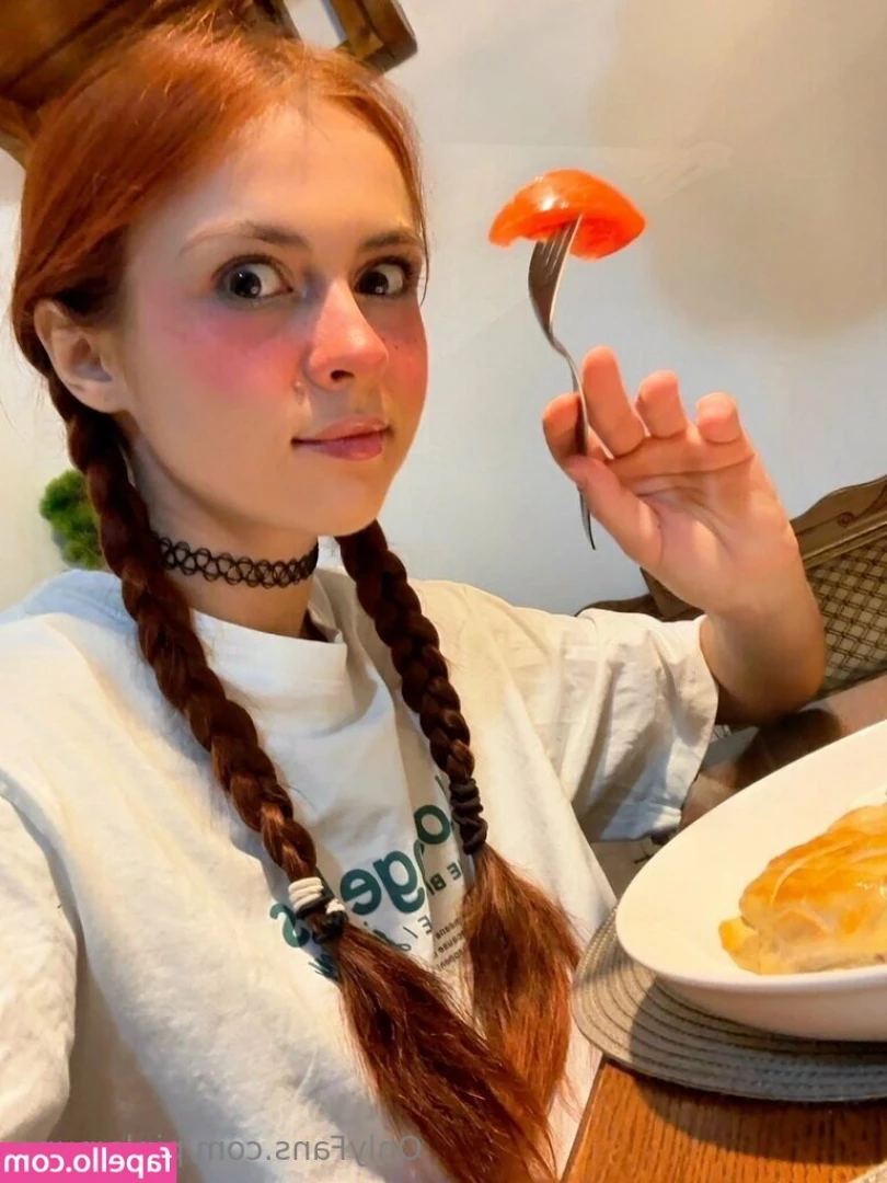 pinkypupa - WHO WANTS TO  LICK  THE COOK