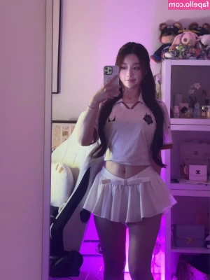 Kiittwy - Getting bouncy & a little bit messy this Titty Tuesday 😊 what