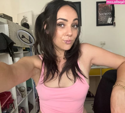 Rbgirl_x [ rbgirl-x ] - In my natural habitat doing allllll the laundry