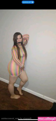 alex_lovescookies [ alex-lovescookies-1 ] - The booty from behind with the panties pull to the side 🥰