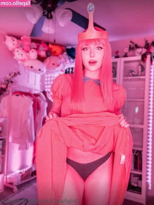 Revolvingrose [ revolvingrose-1 ] - Waiting for a tongue to come and worship me 😋