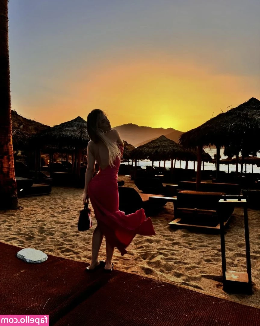 Tatiele Martins [ tatiele-martins ] - Pretty girls love seeing you shoot that load for them