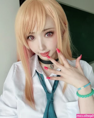 Momoiro Reku [ momoiro-reku ] - Sexy feet with Nylon with my 18 cm Sandals Part 1