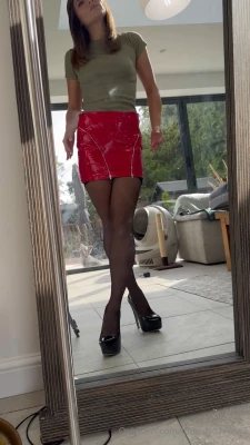 theenglishrose3 - i rubbed my little pussy in the tub earlier 🙈