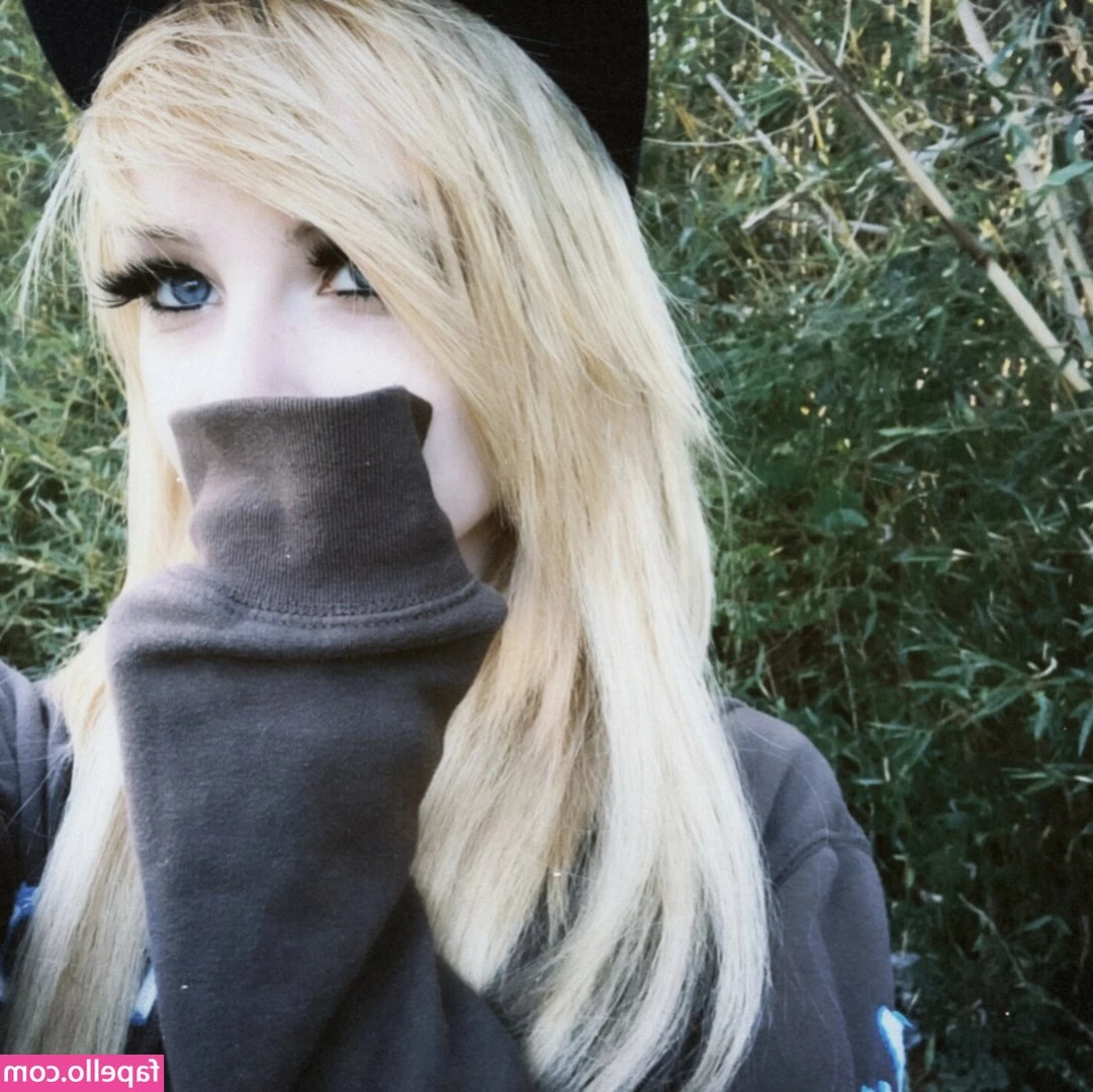 Shauna Dean Cokeland [ shauna-dean-cokeland ] - Sultry goth gf   unlock this titty filled video where I become a