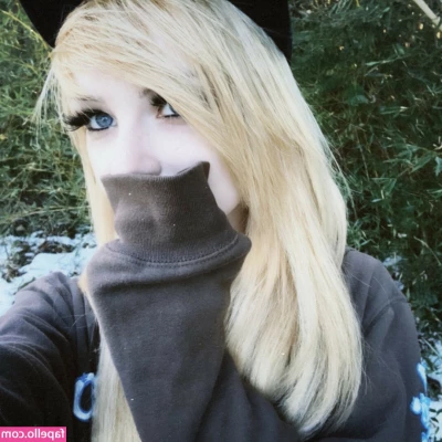 Shauna Dean Cokeland [ shauna-dean-cokeland ] - A little tease while having a milkshake