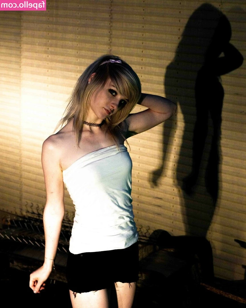 Shauna Dean Cokeland [ shauna-dean-cokeland ] - Eyes on Me baby