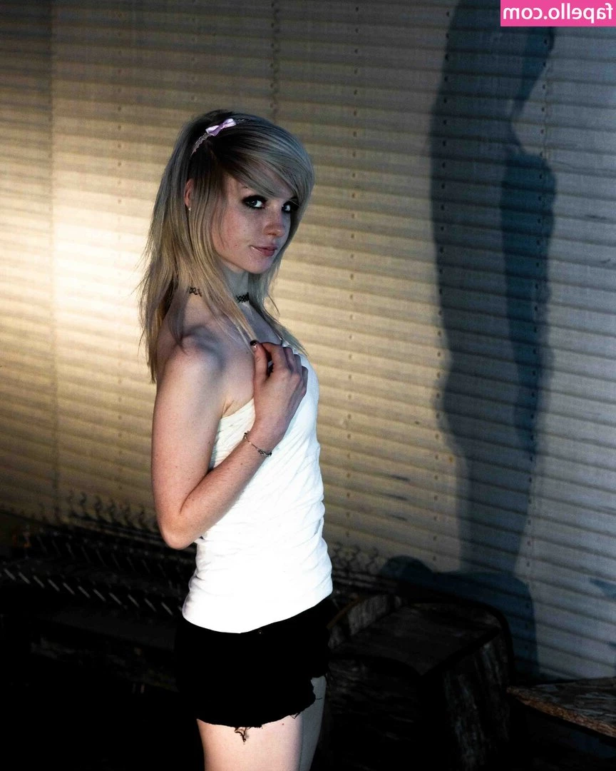 Shauna Dean Cokeland [ shauna-dean-cokeland ] - what do you guys wants to see more of on here