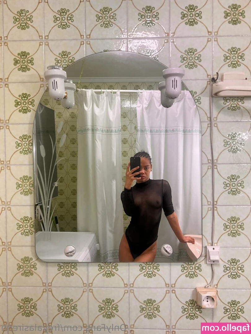 freyalasirenn - 😳My first threesome with my friend and her boyfriend! 😳 we were