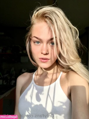 asibaddie - Who that girl  Its me