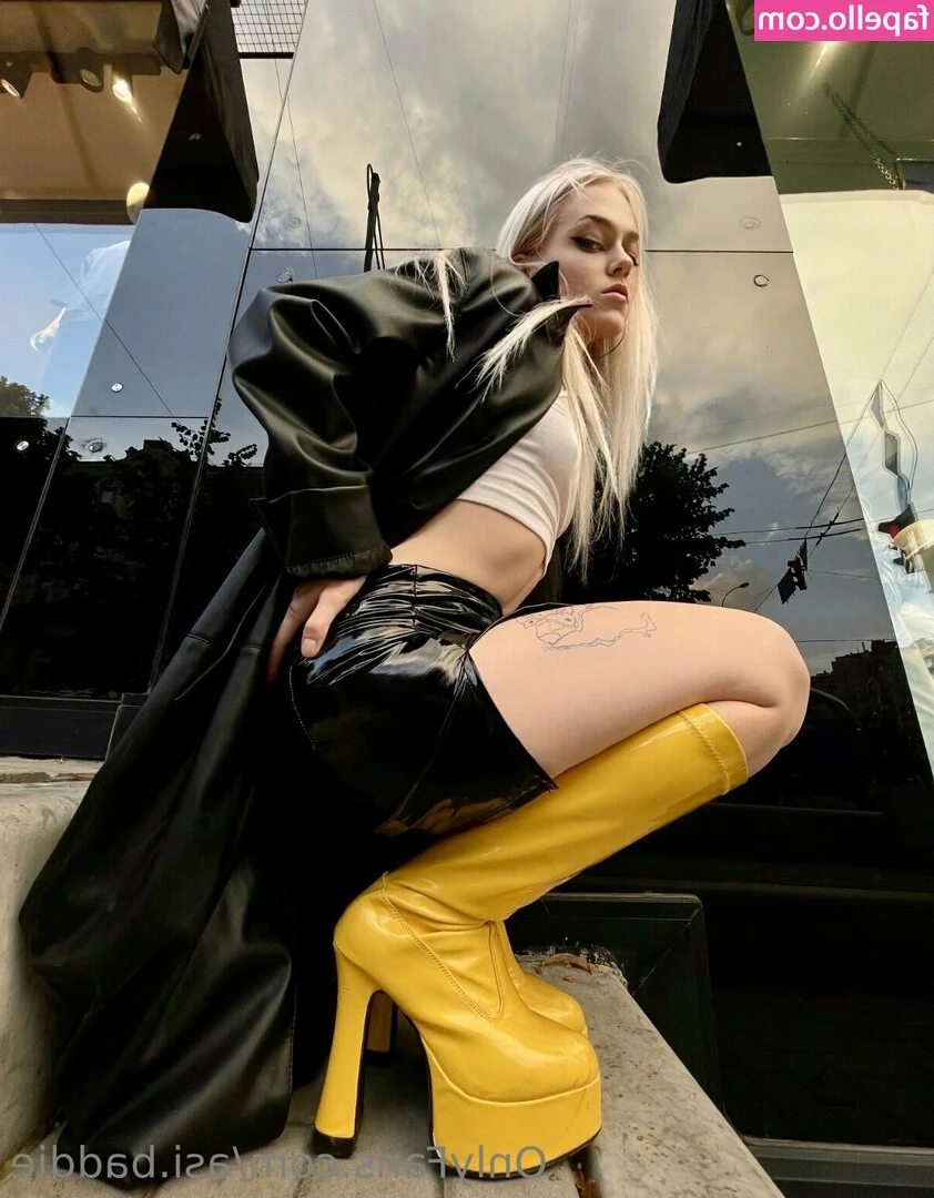asibaddie - Topless never less top