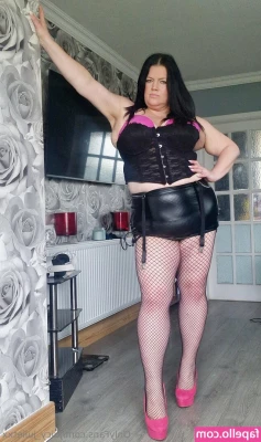 juicy_julietxx [ juicy-julietxx ] - Am I a cute scarecrow? 🐦‍⬛ Luckily I'm not the one from Batman