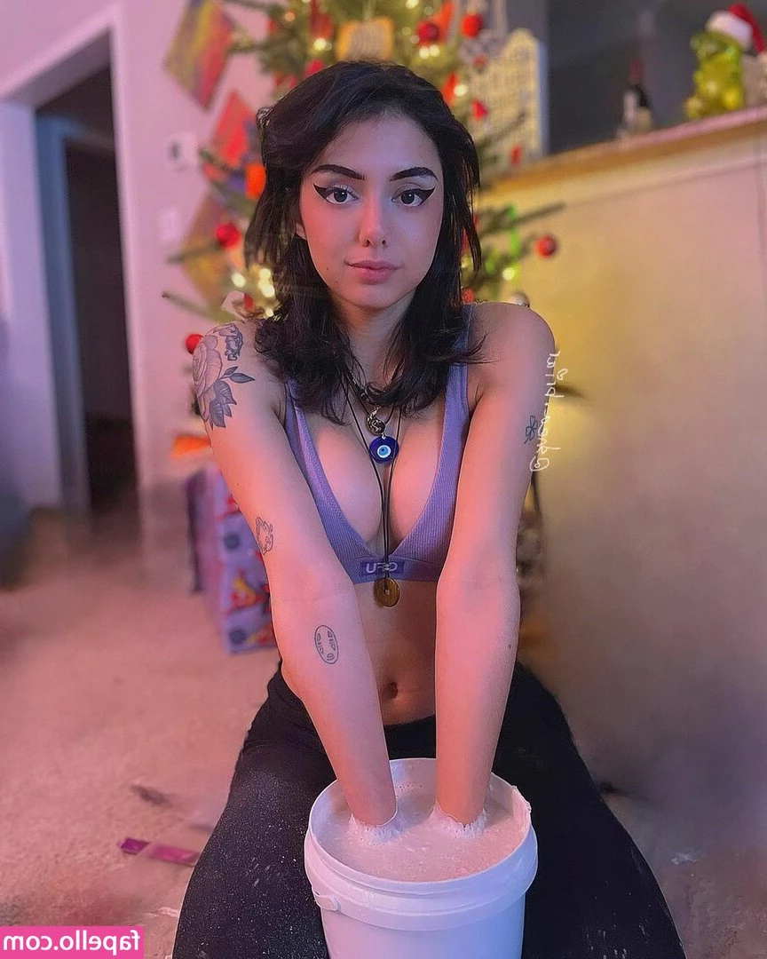 sheabriar - Bath selfie