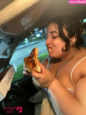 thicladybug [ thicladybug-1 ] - Would you like to make a chop out of those juicy buns?🔥👏🏻