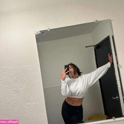 Sabrina Leamon [ sabrina-leamon ] - Who wants to see me play with my 🌹 toy. Drop 5$ tip