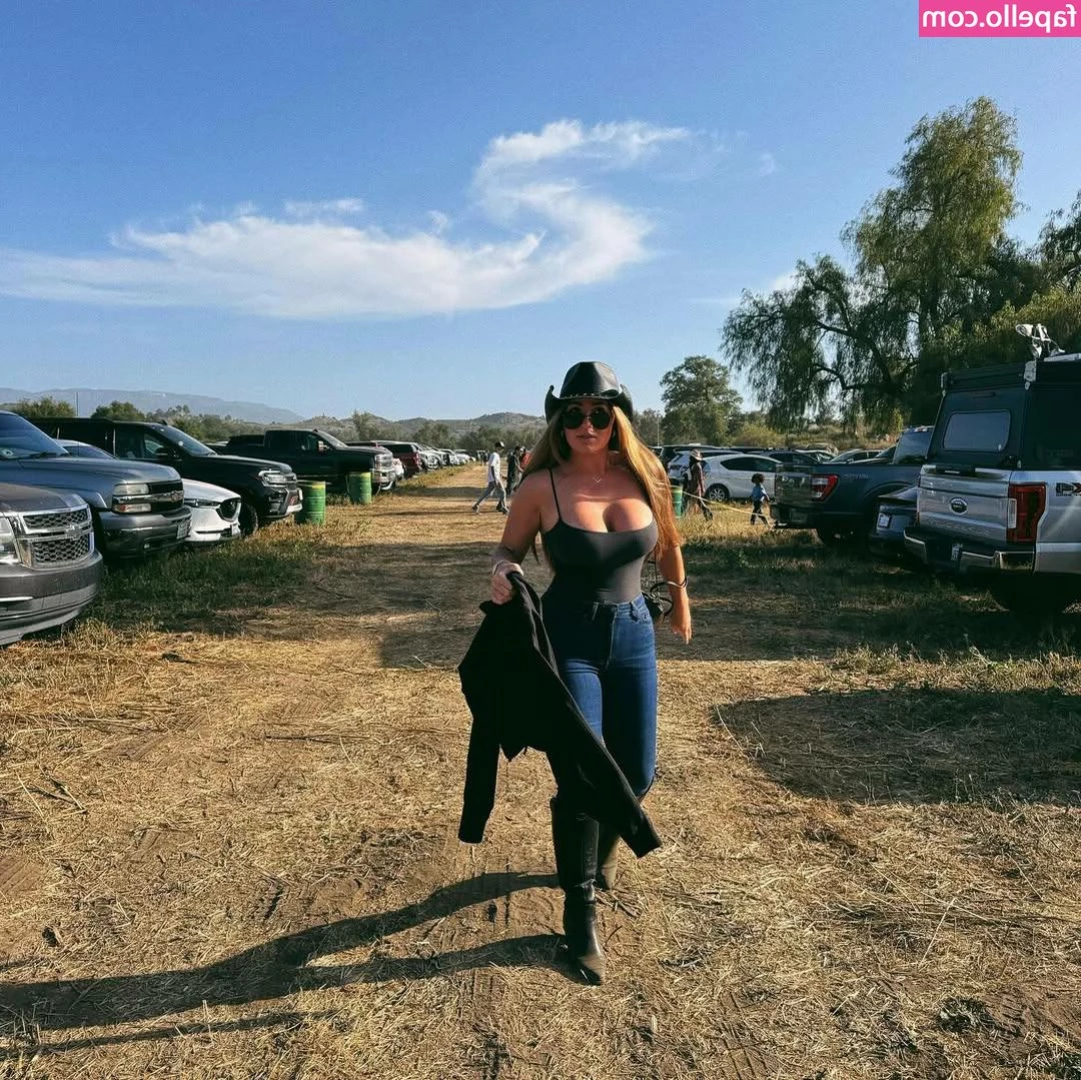 Sabrina Leamon [ sabrina-leamon ] - Ooooh daddy... I'm so wet right now!