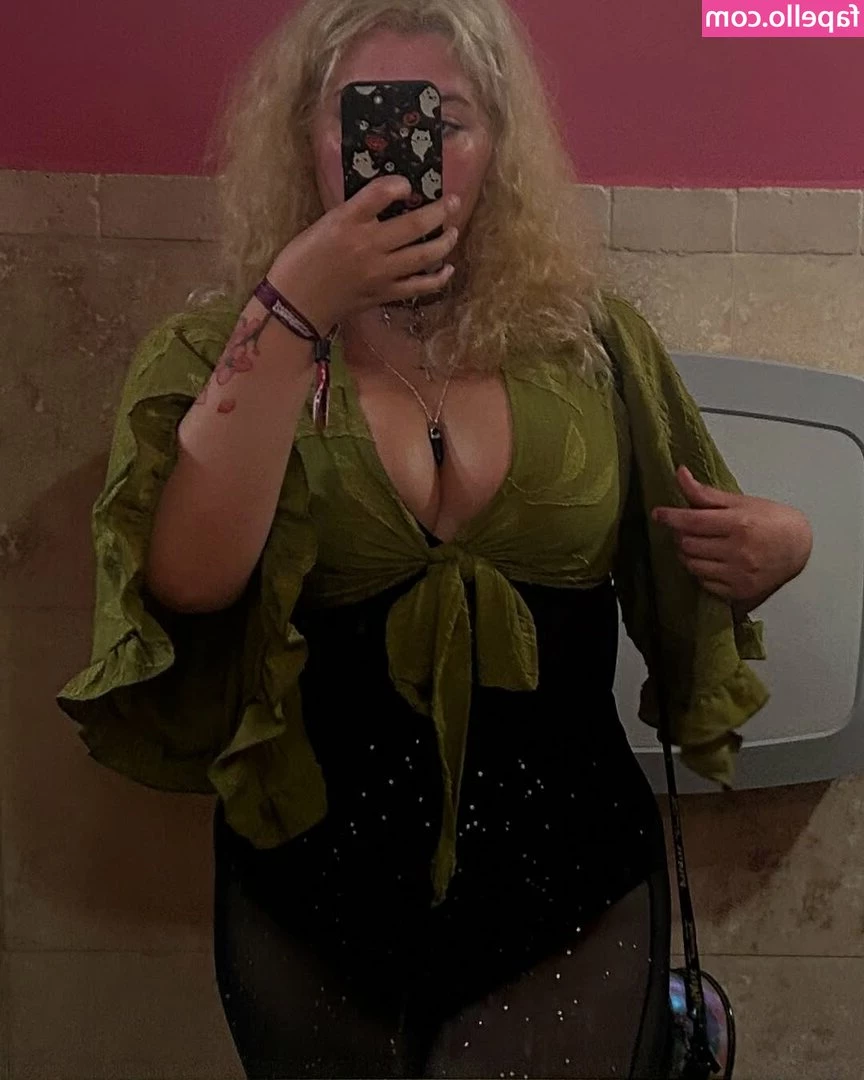 SmokeZenith - Bowmore bathroom boobies!