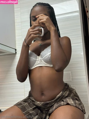 twerkiey - Undress me but don t use your hands
