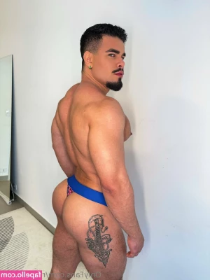  [ ricomarlonz ] - Avrete notate che finalmente ho messo lo smalto 😉😉 Meglio con o