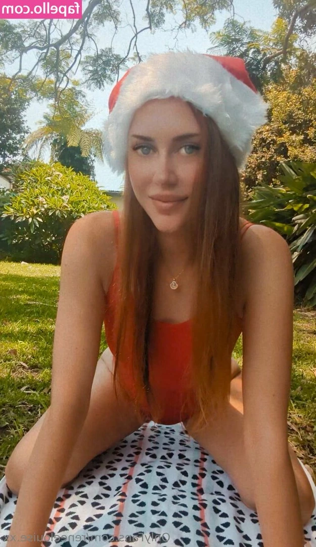 reneelouise.xx [ reneelouise-xx ] - Drop your pencil and smell my feet while everyone’s paying