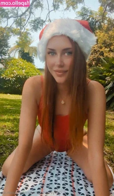 reneelouise.xx [ reneelouise-xx ] - Drop your pencil and smell my feet while everyone’s paying