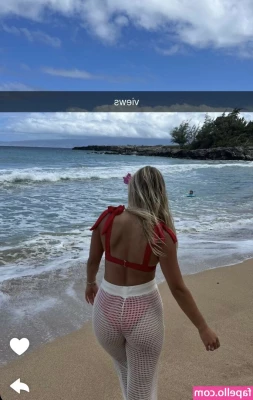 Cayla Vanderbaan [ cayla-vanderbaan ] - I m feeling frisky. Come to my DMs to see!