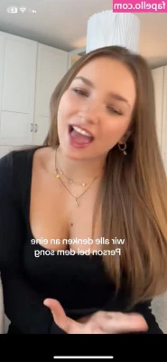 Alinamour - A quick panty peek