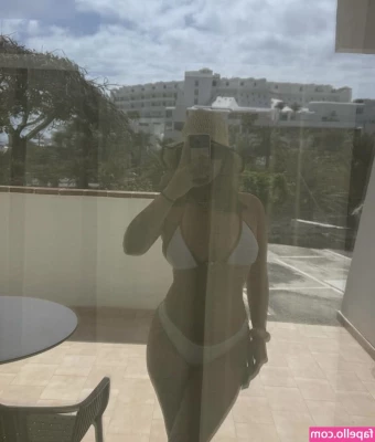 leonaankj - Taking quickie snap requests in DMs  Hit me up if you wanna see more